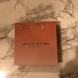 Anastasia Beverly Hills Blush Kit in Radiant